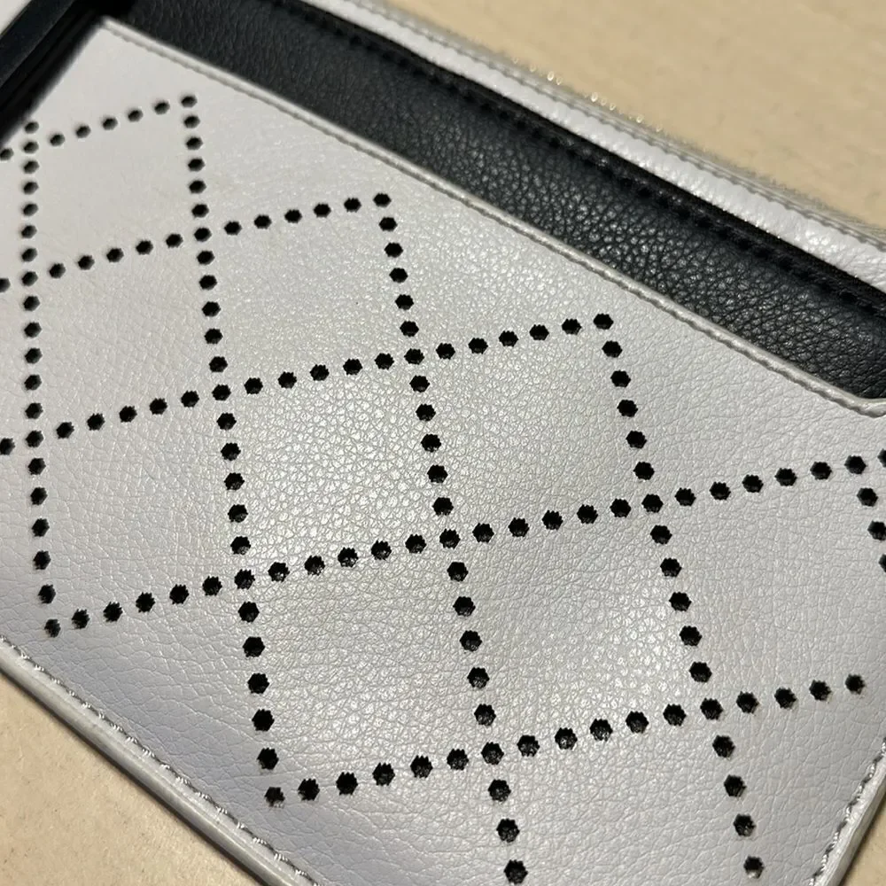 Shiraleah wristlet black & white- like new